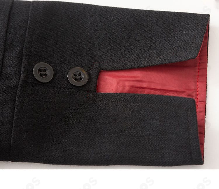 恋と深空 シンのコスプレ衣装 袖口ディテール。袖口の装飾とカフスの形状が際立つ