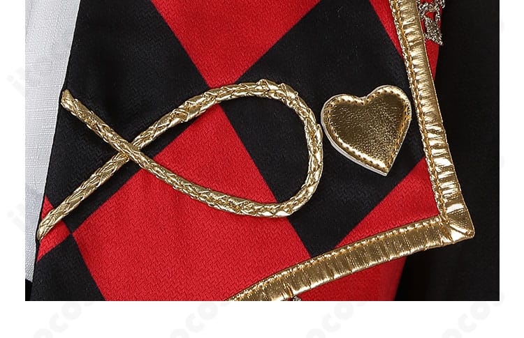 七種茨 コスプレ衣装の襟元装飾のクローズアップ。縁取りと装飾パーツの配置