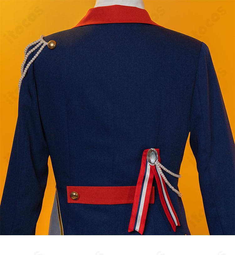 伏見弓弦 コスプレ衣装の背面装飾ディテール。背面の切り替えと装飾パーツの精巧な作り