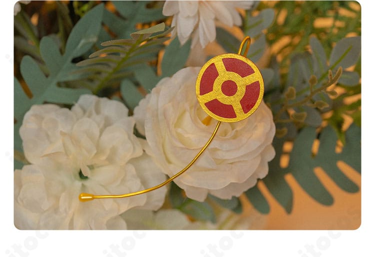 伏見弓弦 コスプレ衣装 耳飾りディテール。キャラクターを象徴するアクセサリーの形状を高精度で再現