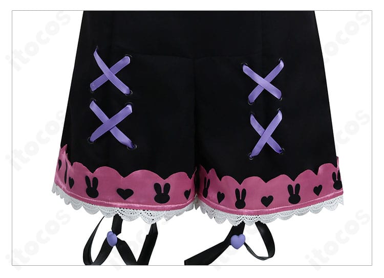 パンツ前面の装飾アップ。前立て周辺のディテールと刺繍が見える