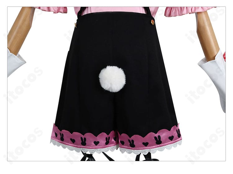 パンツ背面装飾アップ。ヒップ周りの装飾配置と縫製ディテール