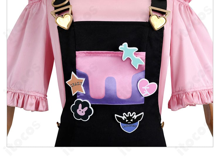 衣装全体の装飾クローズアップ。花柄刺繍と飾りパーツの質感が分かる