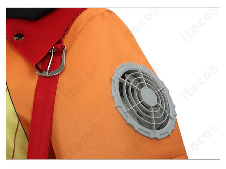 右肩の装飾アップ。エッジの形状とステッチワーク、カラーアクセントの配置