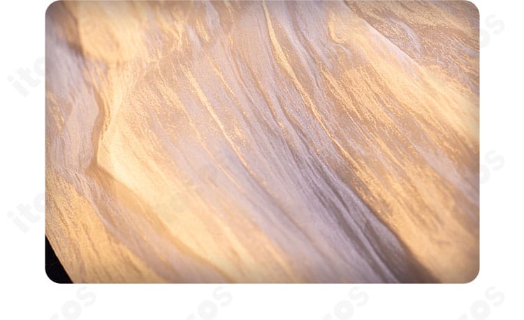 神楽ひかり コスプレ衣装のイヤリングとネックレス装飾の細部。近接撮影での立体感と質感表現